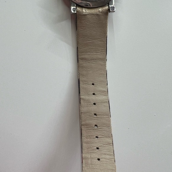Burberry authentic plaid watch - Picture 7 of 7
